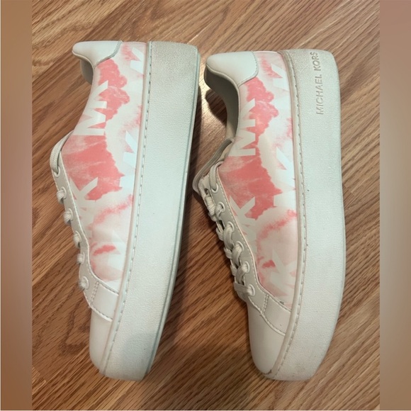 Womens Size 6 Pink and White poppy lace up Michael Kors shoes - Picture 3 of 6